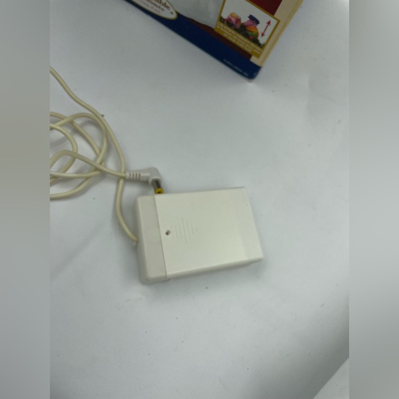 Sneak-A-Peek Animated Village Collection  2007  RETIRED - Picture 6 of 11